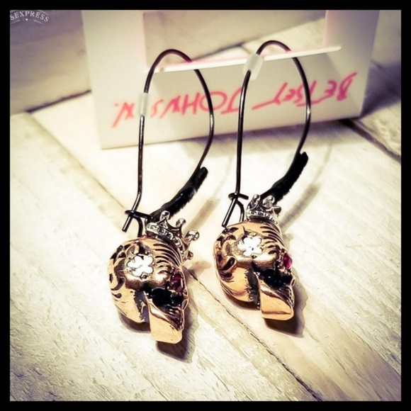 Betsey Johnson Skull Shepherd Hoop Drop Earrings - Picture 2 of 11